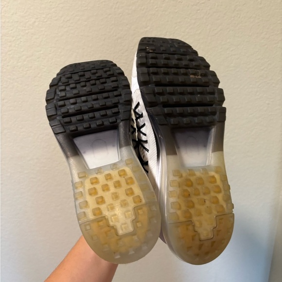 Nike Air Max White and Black Running Shoes - Picture 9 of 9